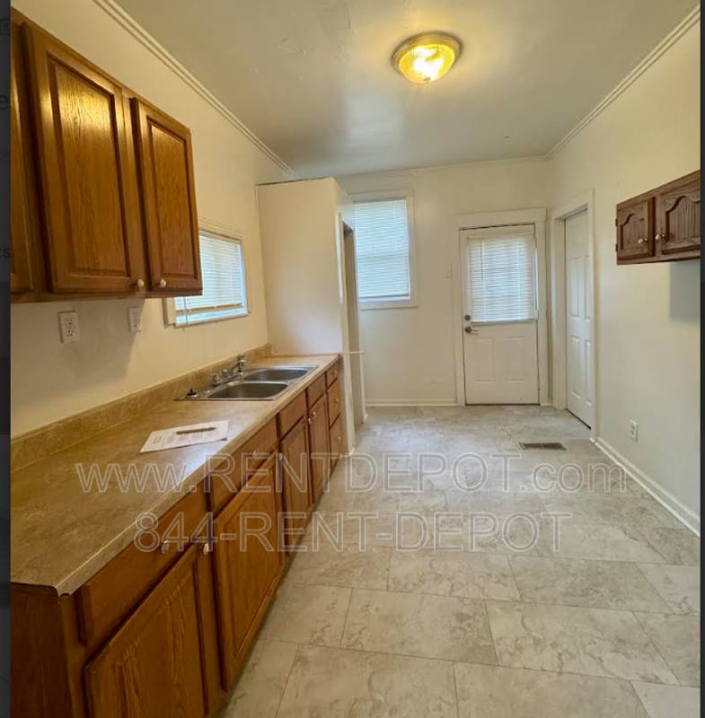 House for rent at 1021 Jefferson Ave, Evansville, IN 47714