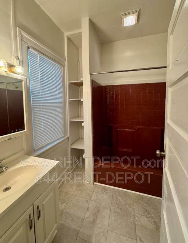 House for rent at 1021 Jefferson Ave, Evansville, IN 47714