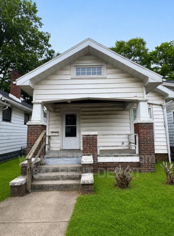 House for rent at 1021 Jefferson Ave, Evansville, IN 47714
