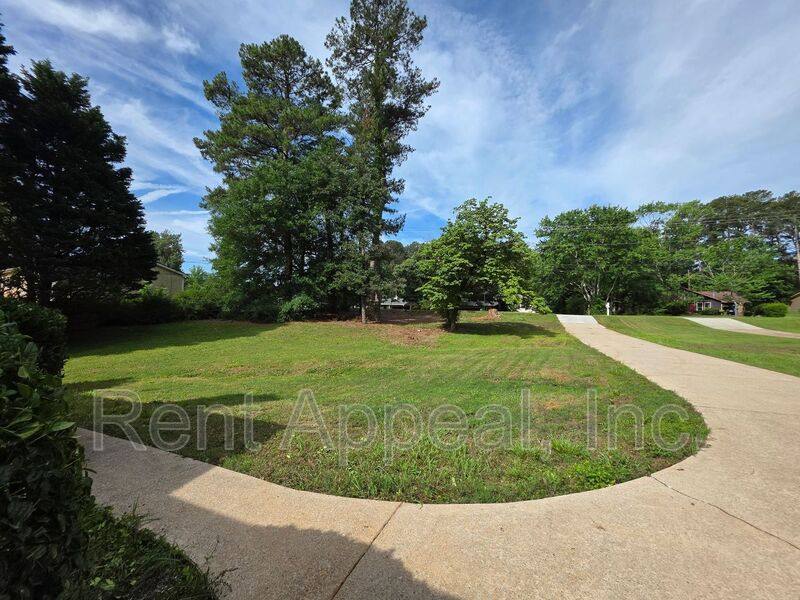 House for rent at 102 Park Place Dr, Lawrenceville, GA 30046