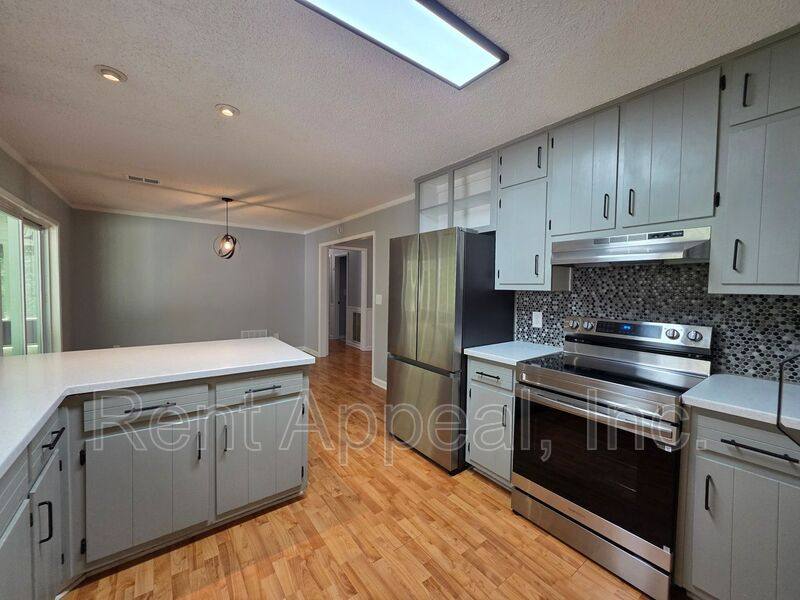 House for rent at 102 Park Place Dr, Lawrenceville, GA 30046