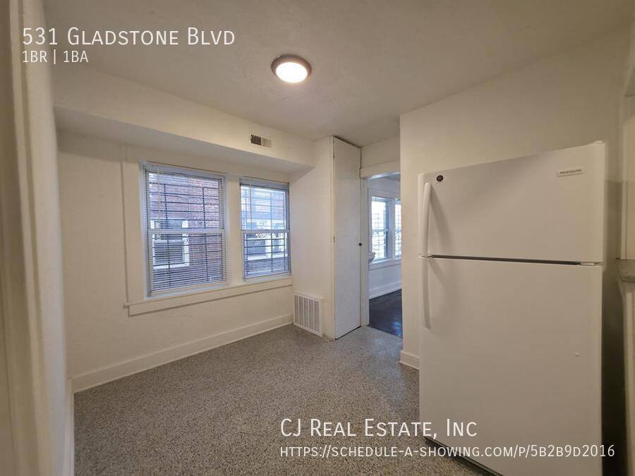 Apartment for rent at 531 Gladstone Blvd, Kansas City, MO 64124