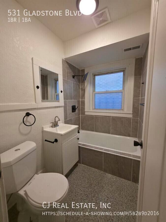 Apartment for rent at 531 Gladstone Blvd, Kansas City, MO 64124