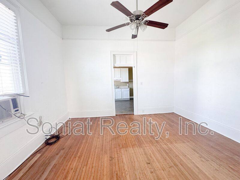 Apartment for rent at 132 S Broad St, New Orleans, LA 70122