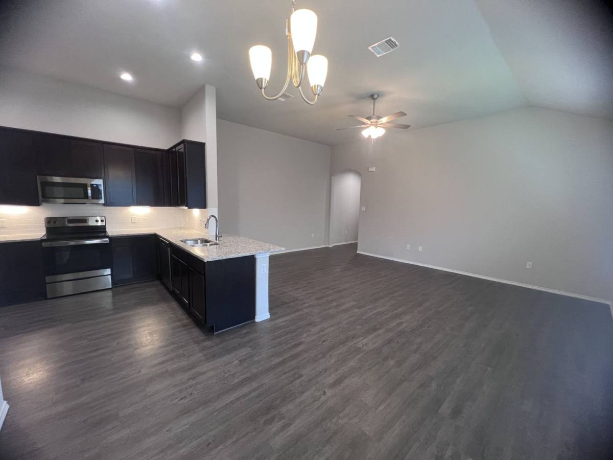 Townhouse for rent at 636-638 Heathers Way #636, Seguin, TX 78155