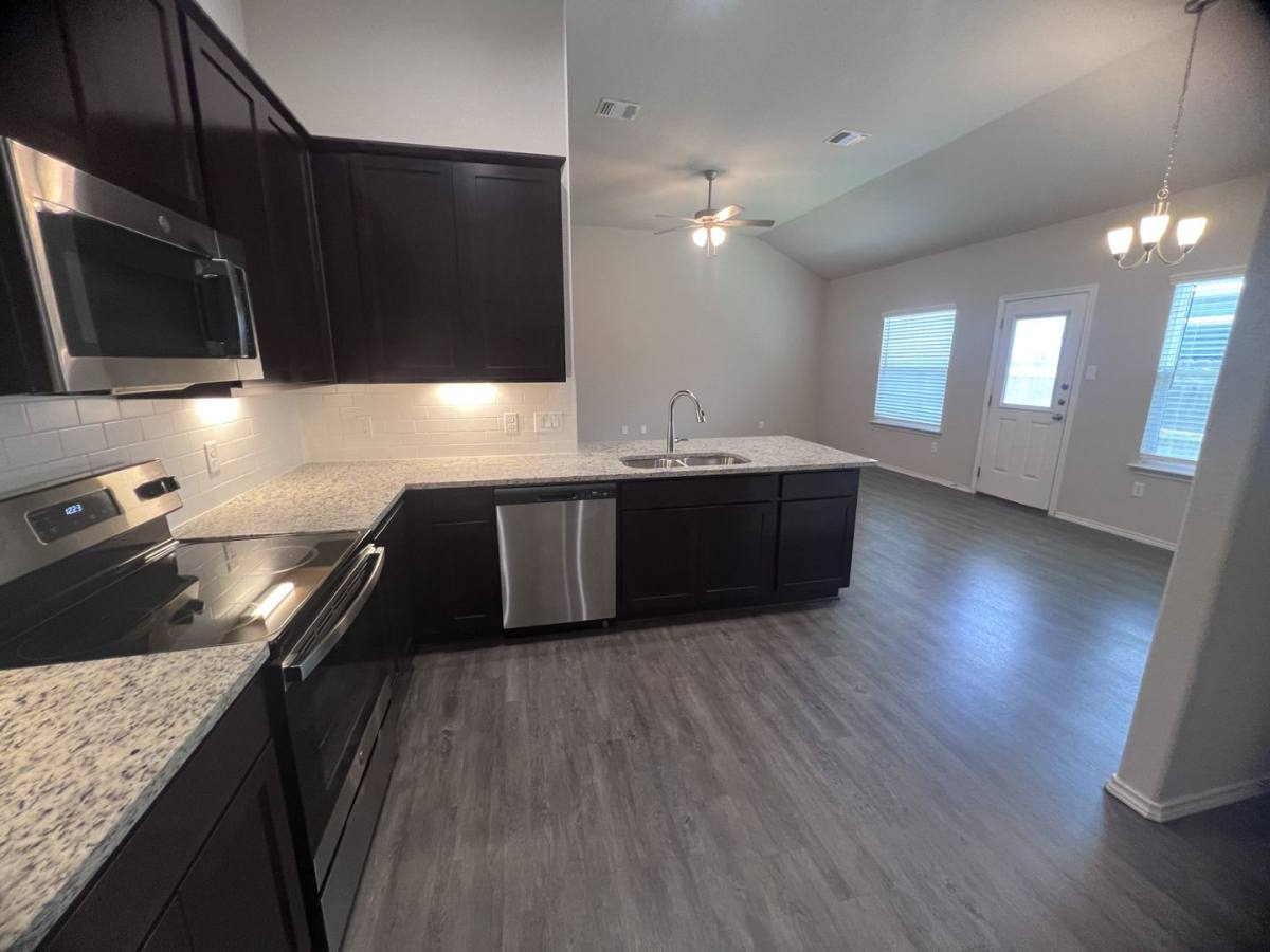 Townhouse for rent at 636-638 Heathers Way #636, Seguin, TX 78155