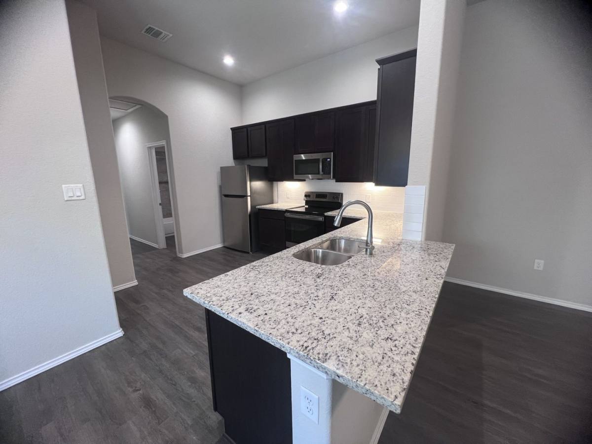Townhouse for rent at 636-638 Heathers Way #636, Seguin, TX 78155