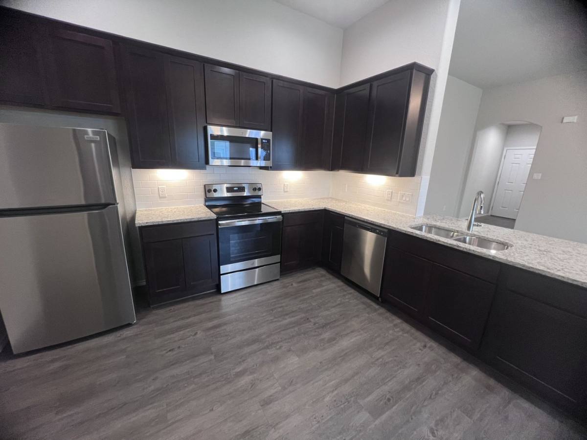 Townhouse for rent at 636-638 Heathers Way #636, Seguin, TX 78155