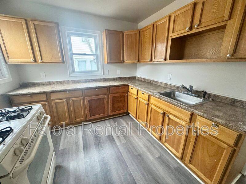 Townhouse for rent at 706 Buck St, Millville, NJ 08332
