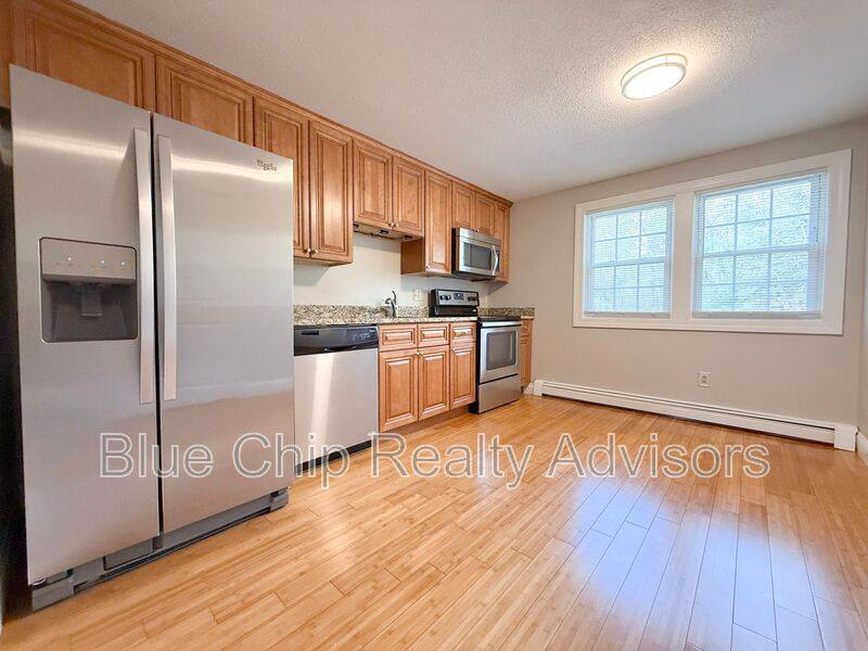 Apartment for rent at 31 Stonehenge Rd #1, Londonderry, NH 03053