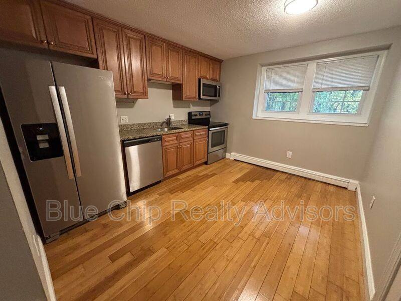 Apartment for rent at 31 Stonehenge Rd #1, Londonderry, NH 03053