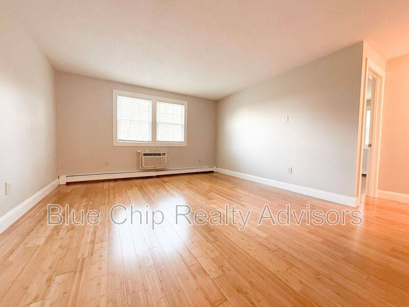 Apartment for rent at 31 Stonehenge Rd #1, Londonderry, NH 03053