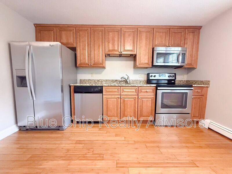 Apartment for rent at 31 Stonehenge Rd #1, Londonderry, NH 03053