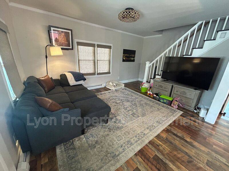 House for rent at 136 Aborn Ave, Warwick, RI 02888