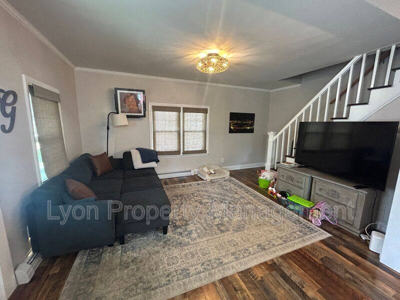 House for rent at 136 Aborn Ave, Warwick, RI 02888
