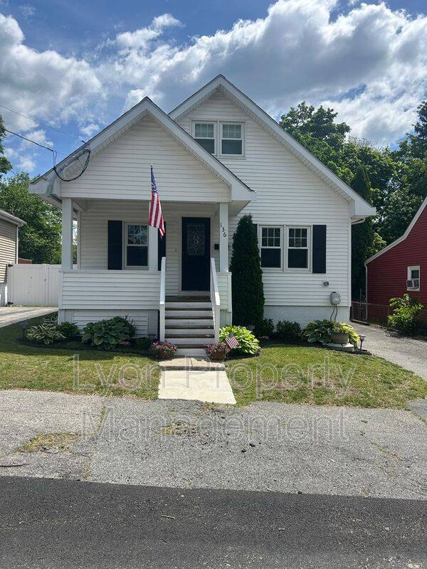House for rent at 136 Aborn Ave, Warwick, RI 02888