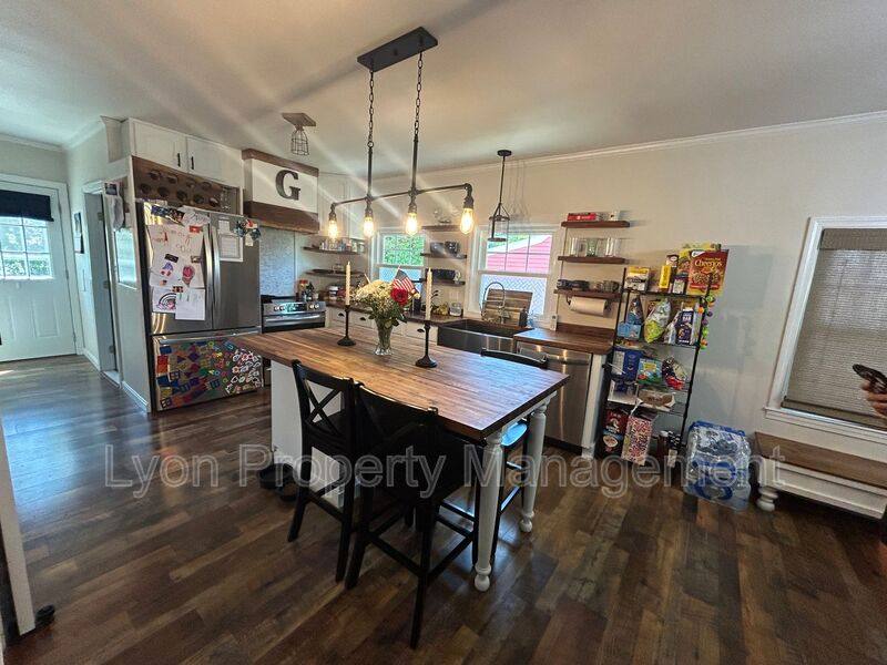 House for rent at 136 Aborn Ave, Warwick, RI 02888