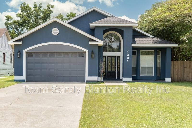 House for rent at 1301 E Cross St, Pensacola, FL 32503