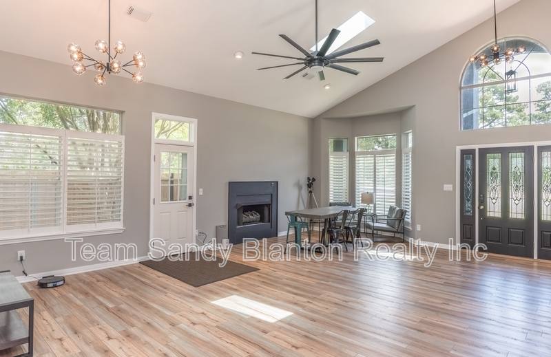 House for rent at 1301 E Cross St, Pensacola, FL 32503