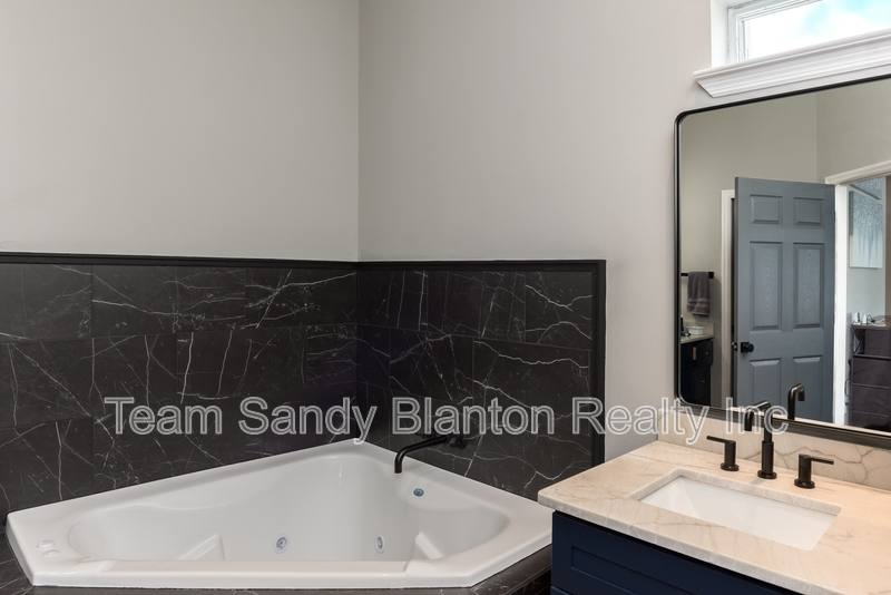 House for rent at 1301 E Cross St, Pensacola, FL 32503
