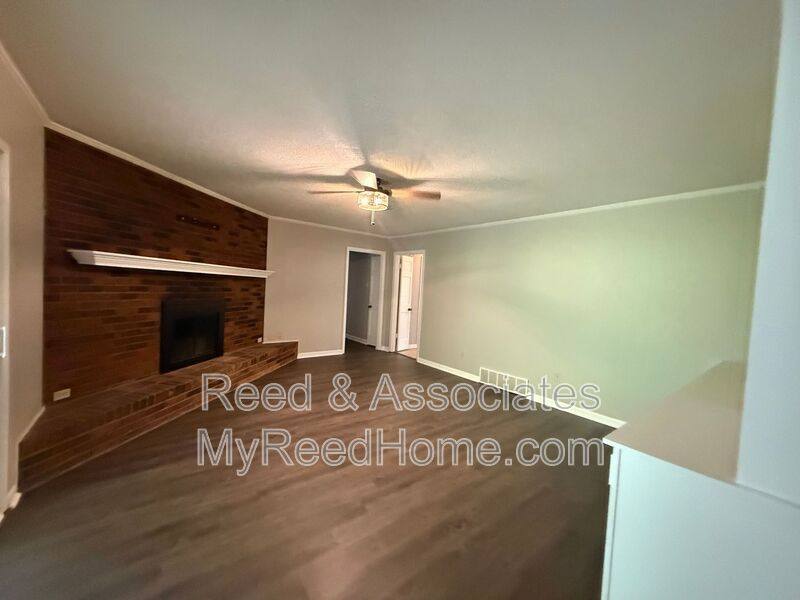 House for rent at 2292 Eastover Dr, Memphis, TN 38119