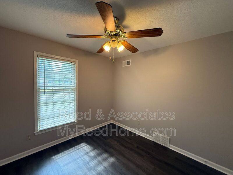 House for rent at 2292 Eastover Dr, Memphis, TN 38119