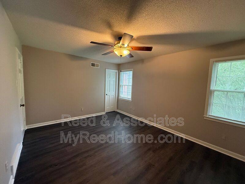 House for rent at 2292 Eastover Dr, Memphis, TN 38119