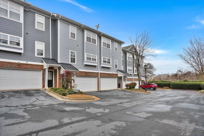Townhouse for rent at 324 Carlyle Park Dr, Atlanta, GA 30307