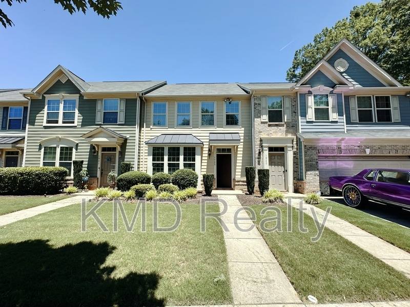 Townhouse for rent at 1935 Fleetwood Dr, Charlotte, NC 28208