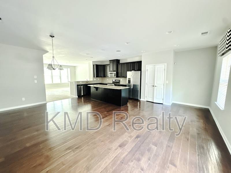 Townhouse for rent at 1935 Fleetwood Dr, Charlotte, NC 28208