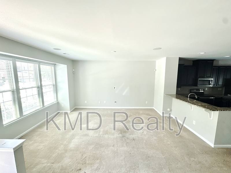 Townhouse for rent at 1935 Fleetwood Dr, Charlotte, NC 28208