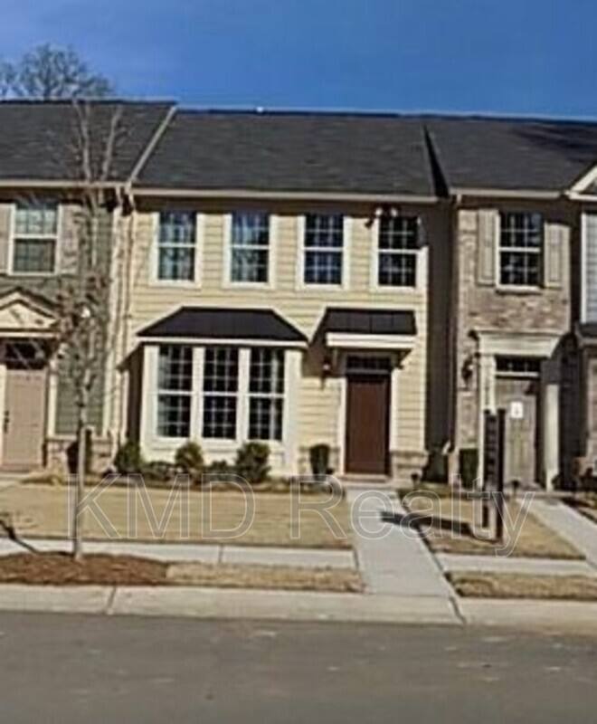 Townhouse for rent at 1935 Fleetwood Dr, Charlotte, NC 28208