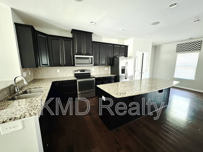 Townhouse for rent at 1935 Fleetwood Dr, Charlotte, NC 28208