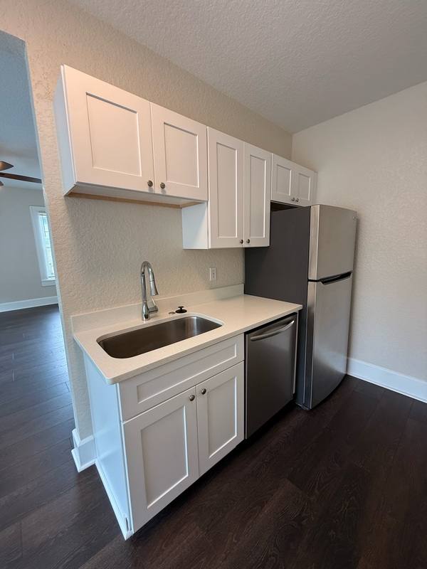Apartment for rent at 808 13th St N #4, Saint Petersburg, FL 33705