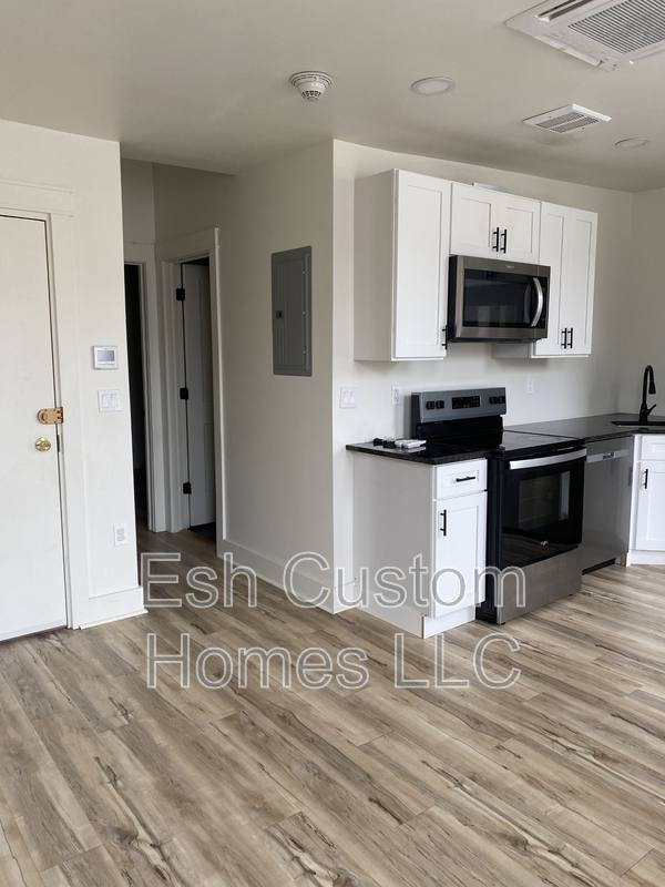 Apartment for rent at 11 E Walnut St #3-3, Lancaster, PA 17602