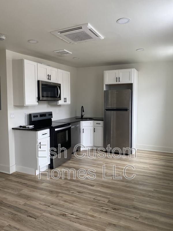 Apartment for rent at 11 E Walnut St #3-3, Lancaster, PA 17602