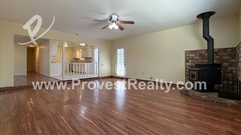 House for rent at 12406 Pawnee Rd, Apple Valley, CA 92308
