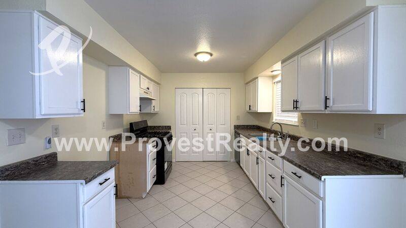 House for rent at 12406 Pawnee Rd, Apple Valley, CA 92308