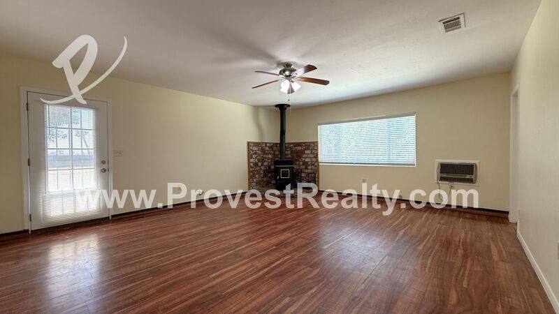 House for rent at 12406 Pawnee Rd, Apple Valley, CA 92308