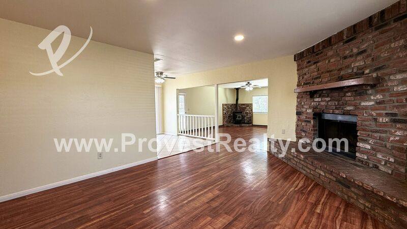 House for rent at 12406 Pawnee Rd, Apple Valley, CA 92308