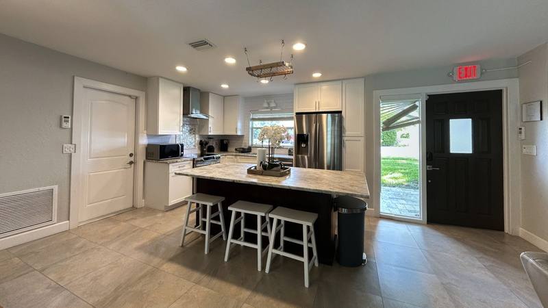 House for rent at 2500 11th Ave SW, Largo, FL 33770