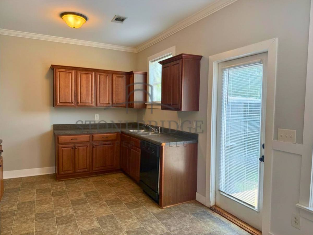 Townhouse for rent at 699 The Heights Lane, Calera, AL 35040