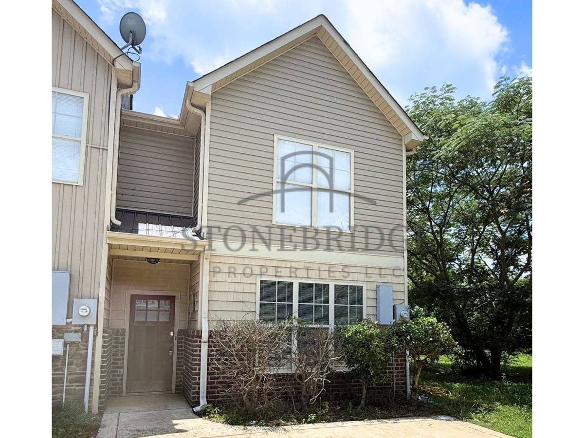 Townhouse for rent at 699 The Heights Lane, Calera, AL 35040
