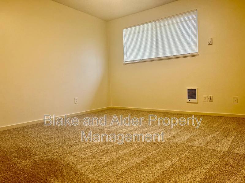 Townhouse for rent at 4103 NE Killingsworth St, Portland, OR 97211