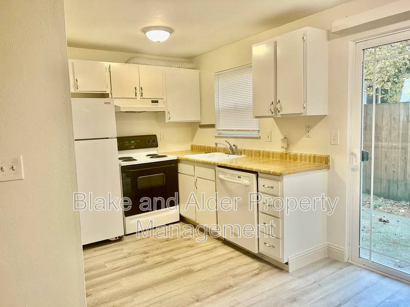 Townhouse for rent at 4103 NE Killingsworth St, Portland, OR 97211