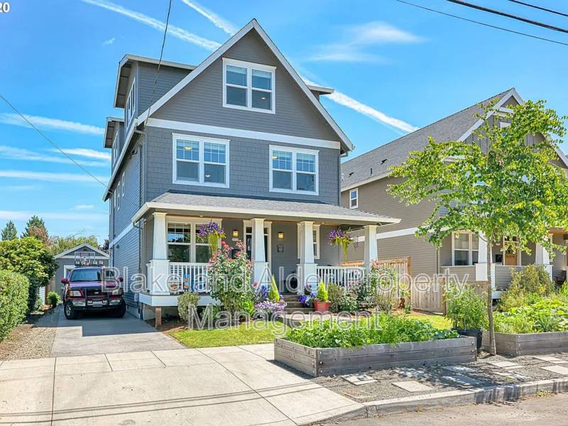 House for rent at 3938 NE 66th Ave, Portland, OR 97213