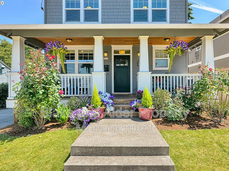 House for rent at 3938 NE 66th Ave, Portland, OR 97213