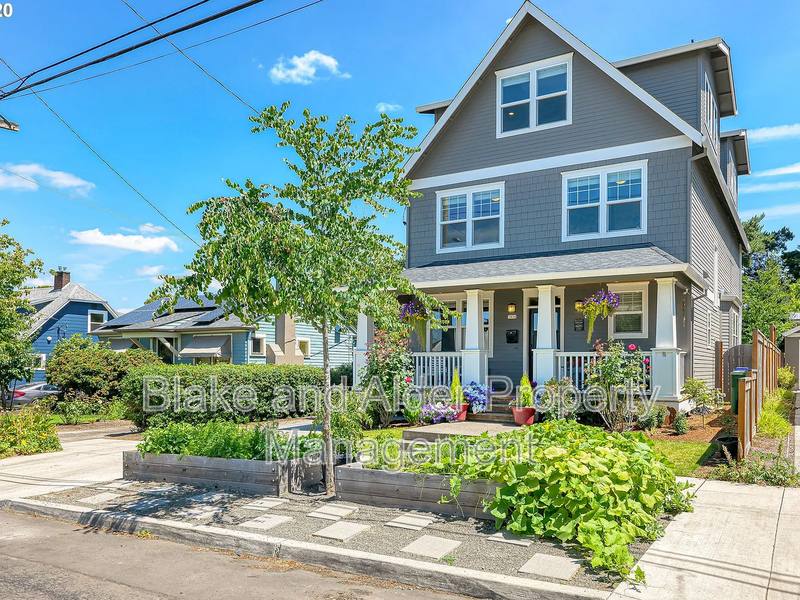 House for rent at 3938 NE 66th Ave, Portland, OR 97213