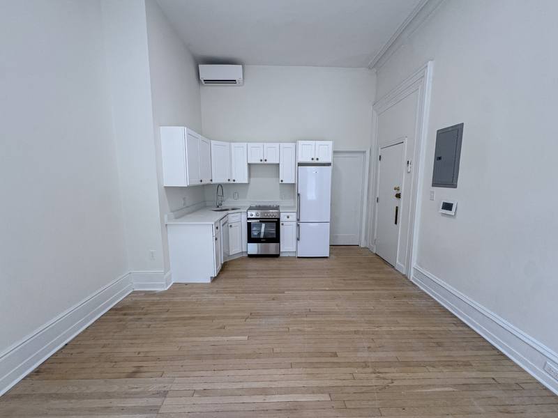 Apartment for rent at 2039 Green St #1F, Philadelphia, PA 19130