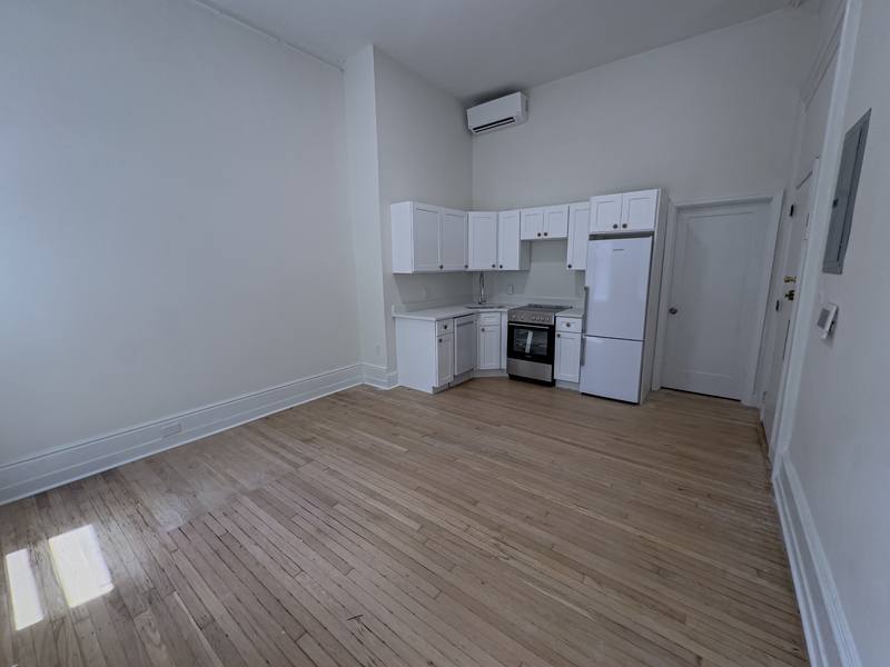 Apartment for rent at 2039 Green St #1F, Philadelphia, PA 19130